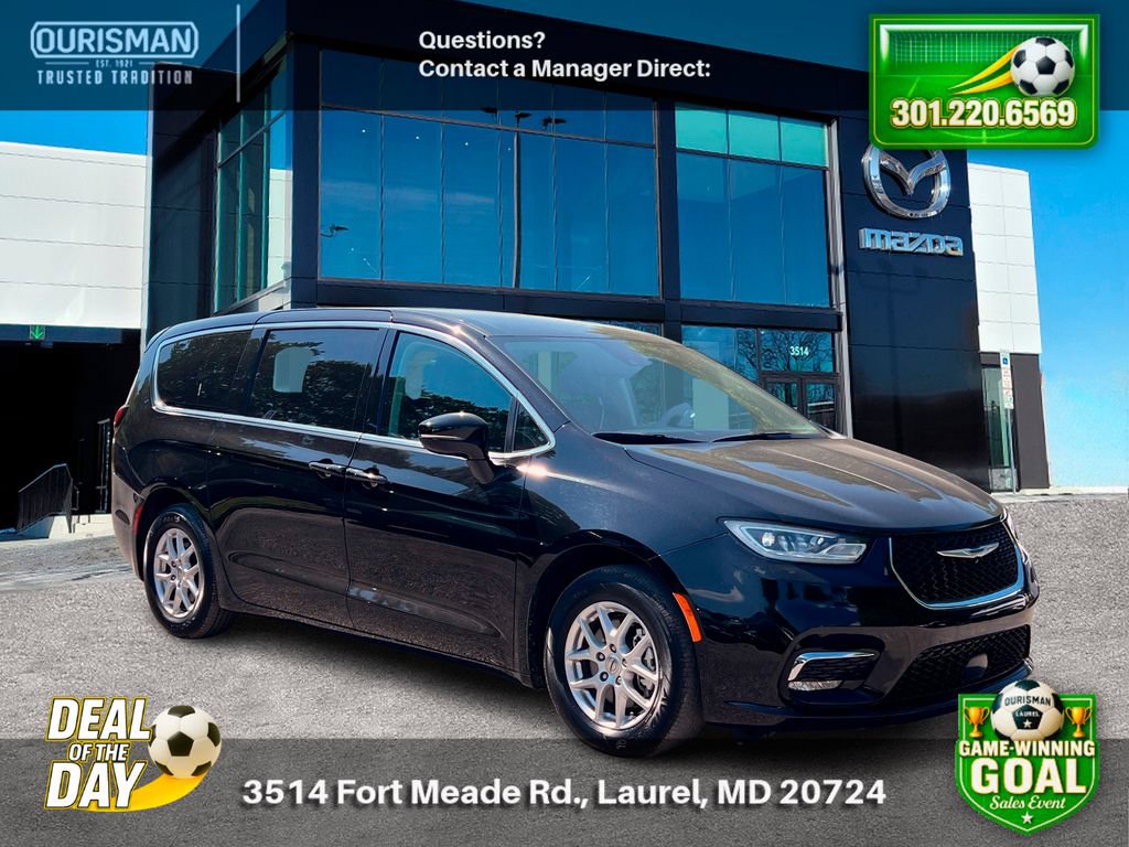 Used 2024 Chrysler Pacifica Touring-L FWD image 1