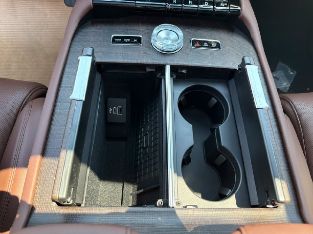 New 2026 Lincoln Navigator Reserve AWD/4WD image 33