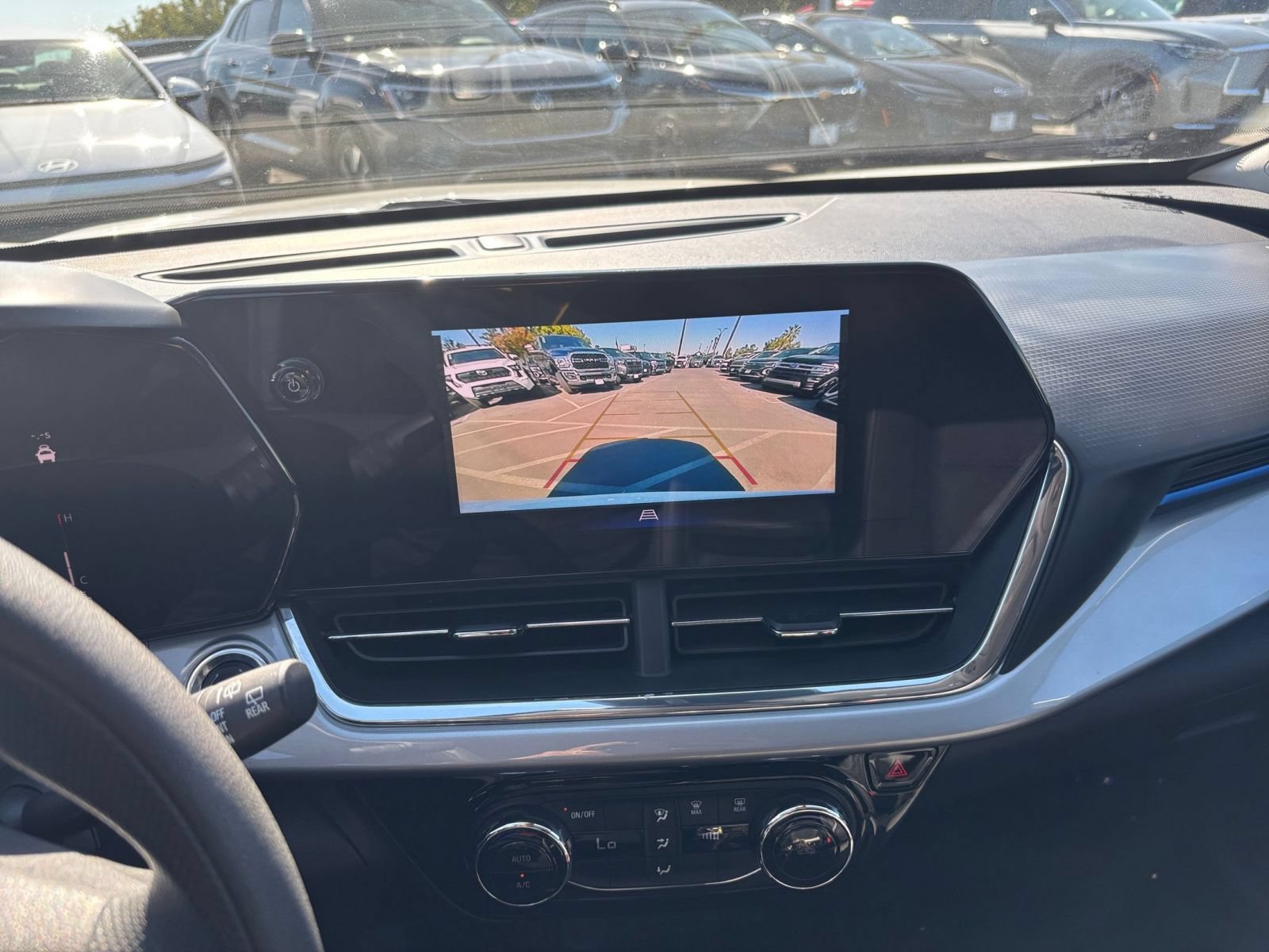 Used 2025 Chevrolet Trax LT FWD image 21
