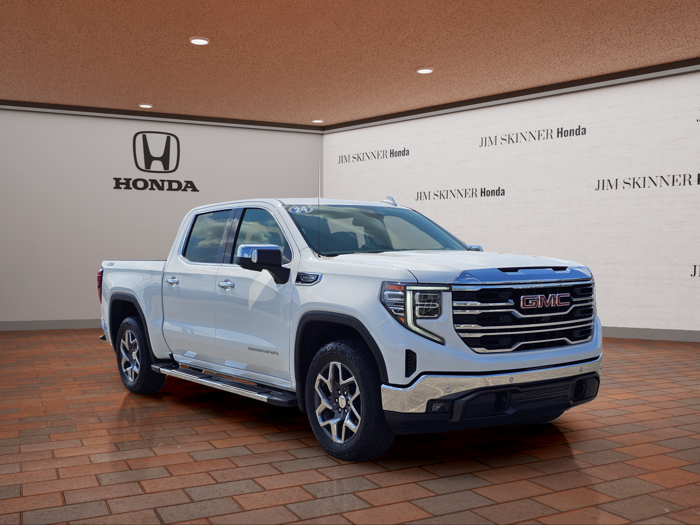 Used 2024 GMC Sierra 1500 SLT w/ SLT Premium Plus Package AWD/4WD image 5
