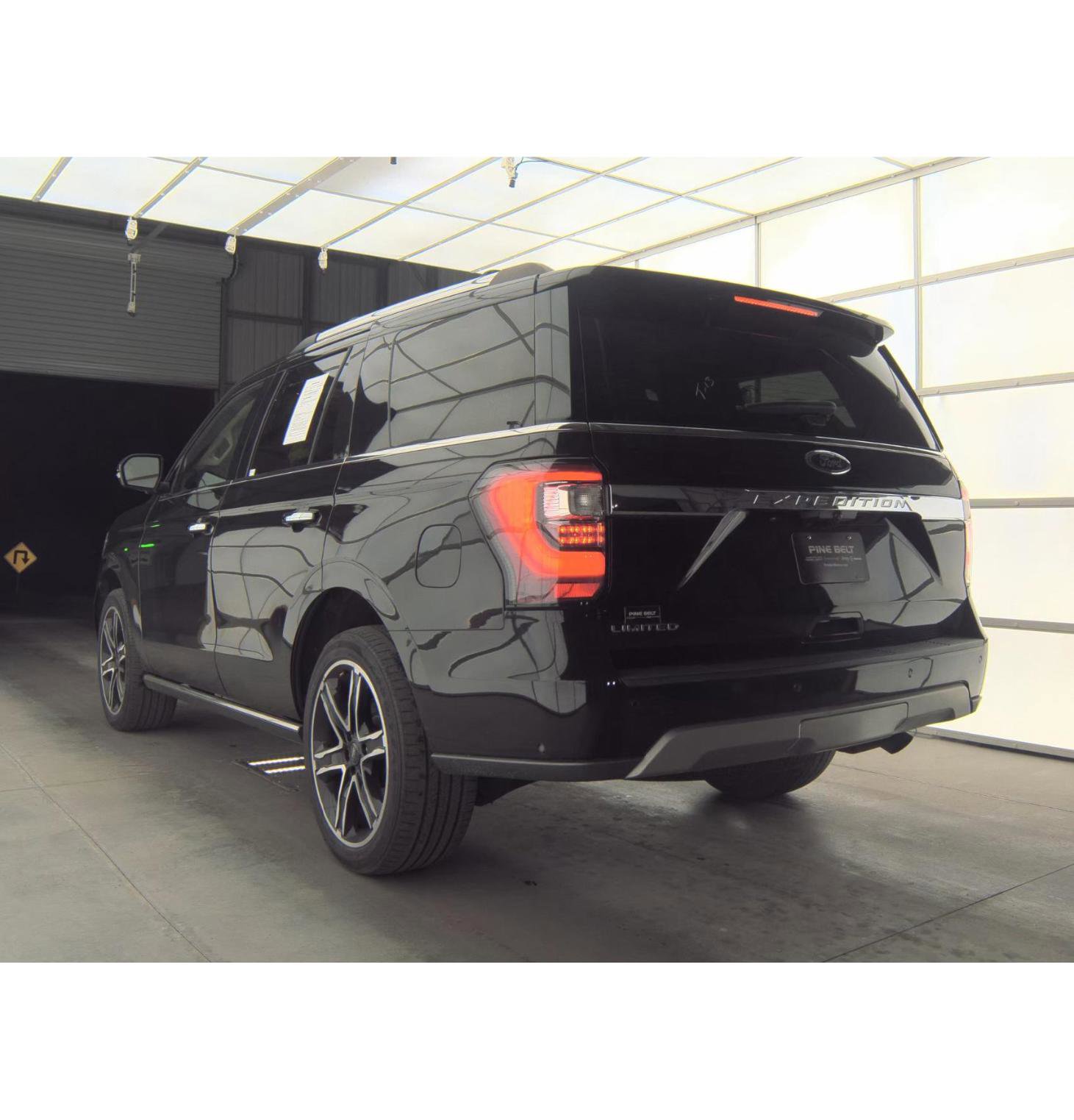 Used 2021 Ford Expedition Limited image 33