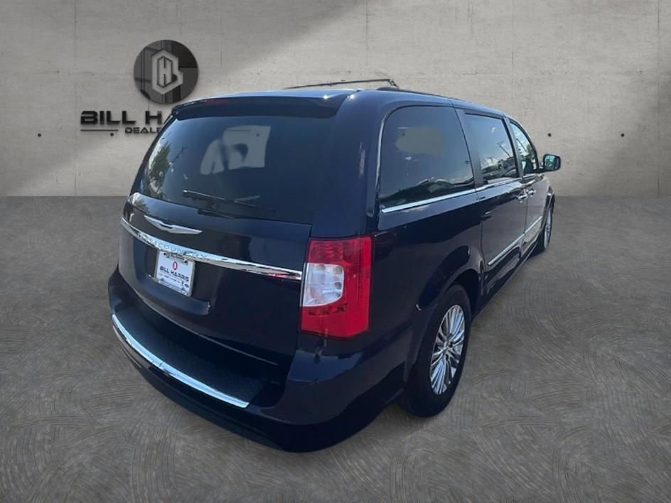 Used 2014 Chrysler Town & Country Touring-L w/ Driver Convenience Group FWD image 5