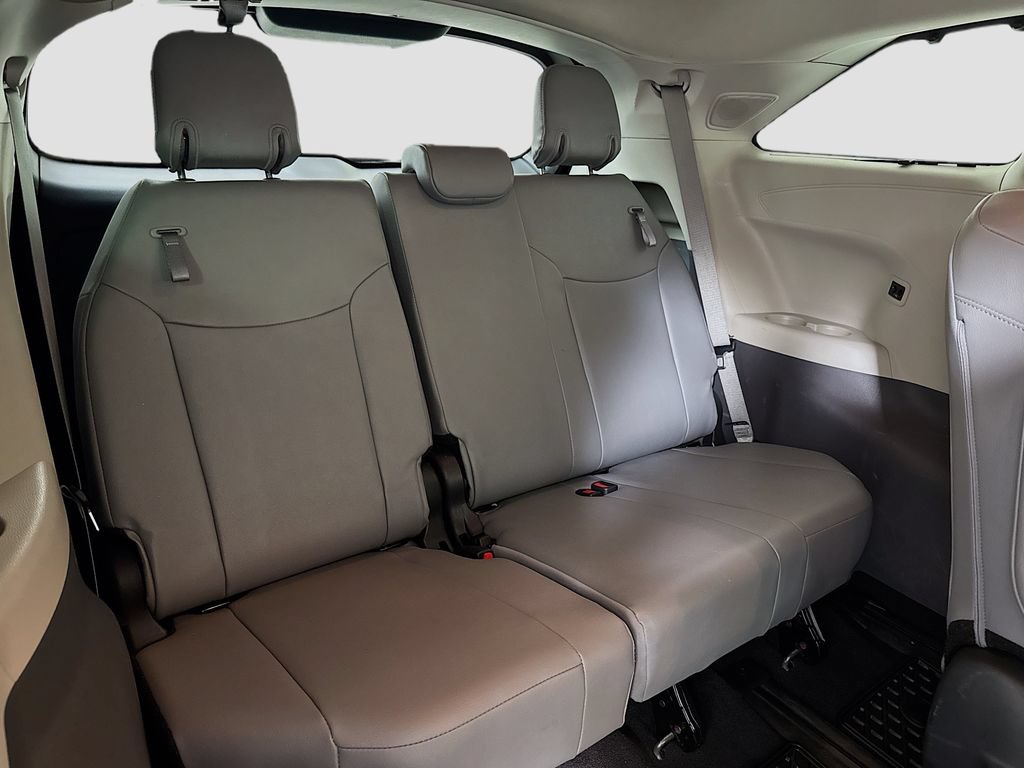 Used 2024 Toyota Sienna Limited AWD/4WD image 29