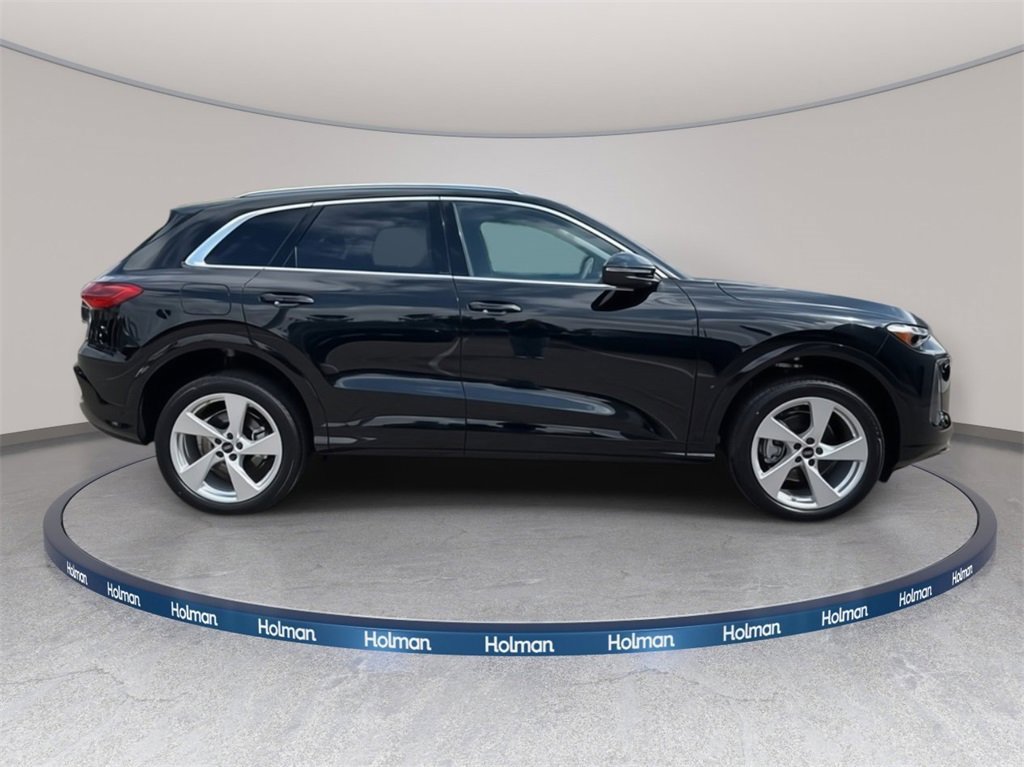 Certified 2025 Audi Q5 2.0T Premium Plus w/ Premium Plus image 3