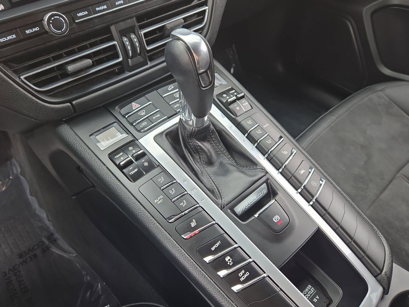 Used 2020 Porsche Macan image 15