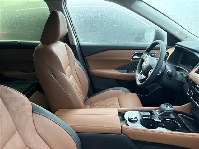 New 2026 Nissan Rogue Platinum w/ Platinum Premium Package image 3