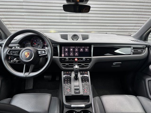 Used 2025 Porsche Macan AWD/4WD image 13