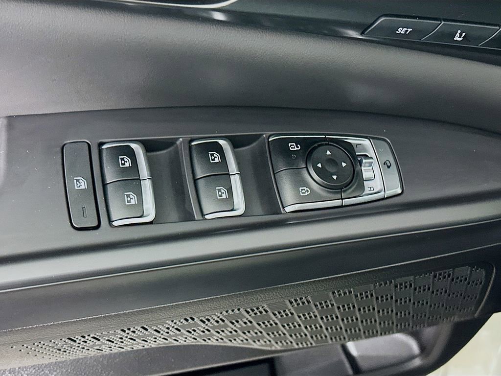 Used 2026 Kia Carnival SX w/ SX Dark Edition Package image 23