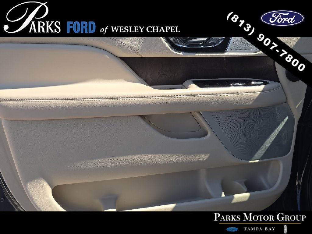 Used 2021 Lincoln Navigator Reserve w/ Luxury Package RWD image 17