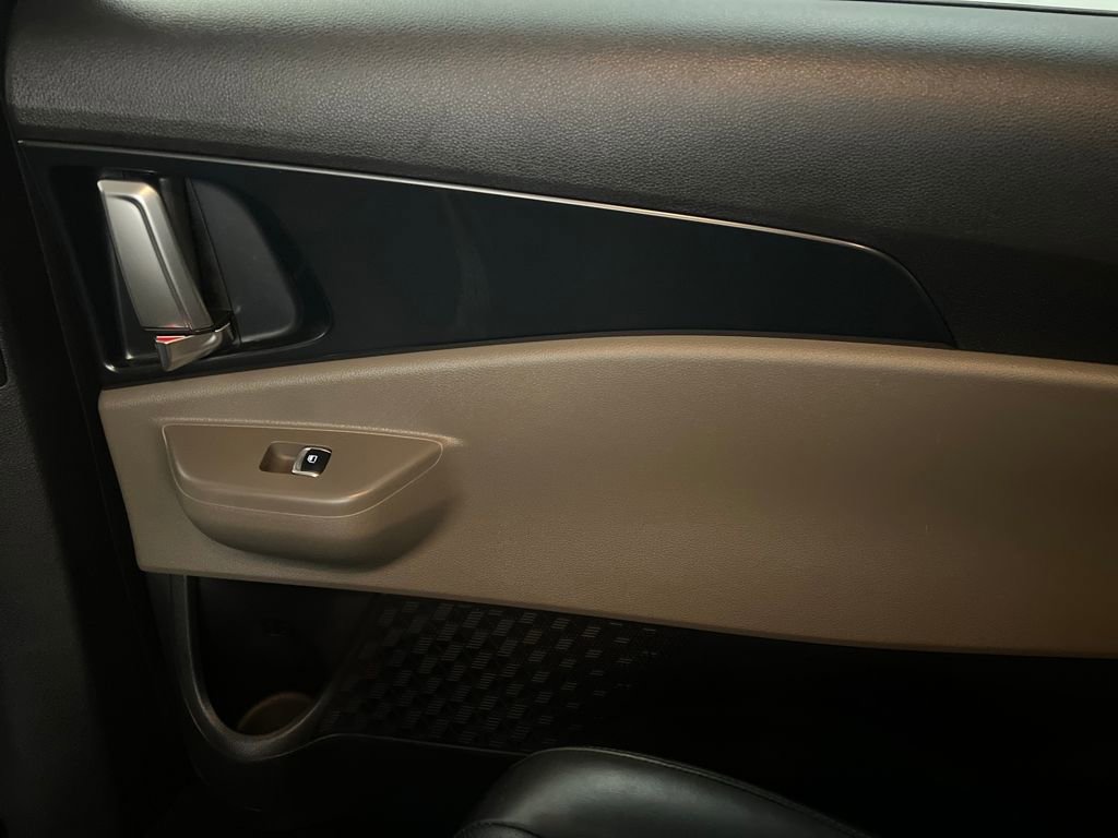 Used 2025 Kia Carnival image 21