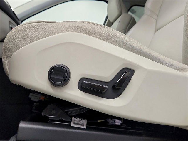 Used 2024 Volvo XC90 B5 Plus image 30