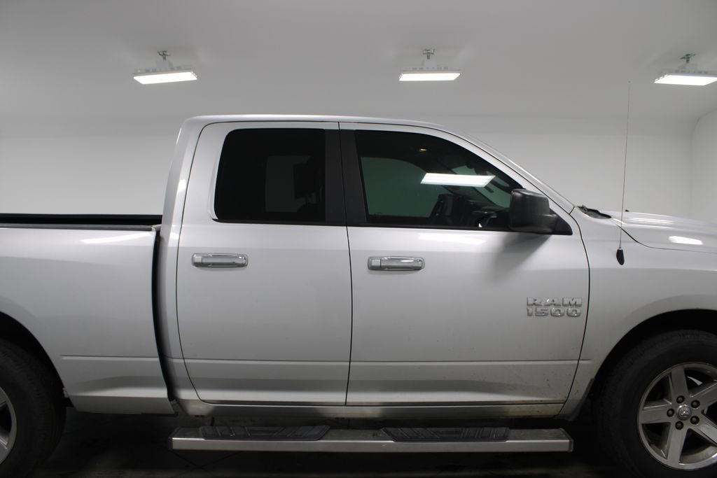 Used 2017 RAM 1500 Classic SLT AWD/4WD image 12