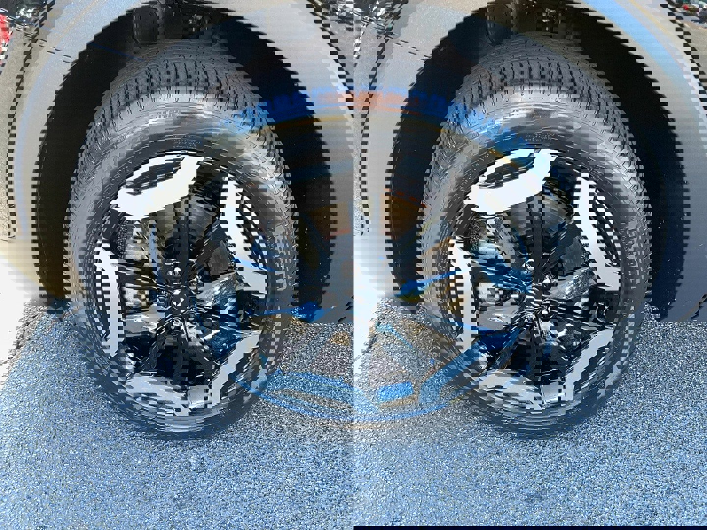 Used 2023 Kia Telluride EX w/ EX Captain's Chair Package image 9