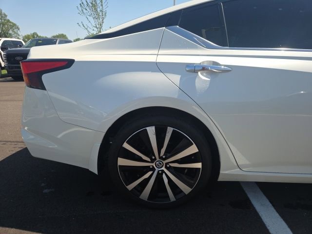 Used 2020 Nissan Altima 2.0 Platinum FWD image 7