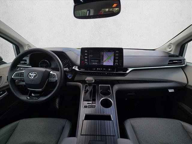Used 2023 Toyota Sienna Limited FWD image 17
