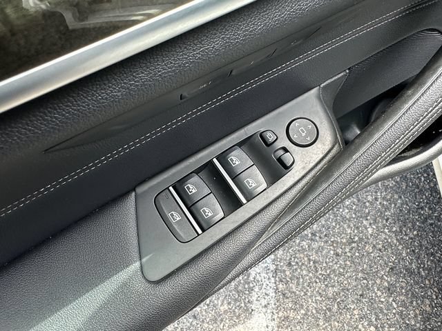 Used 2021 BMW 530e w/ Parking Assistance Package RWD image 19