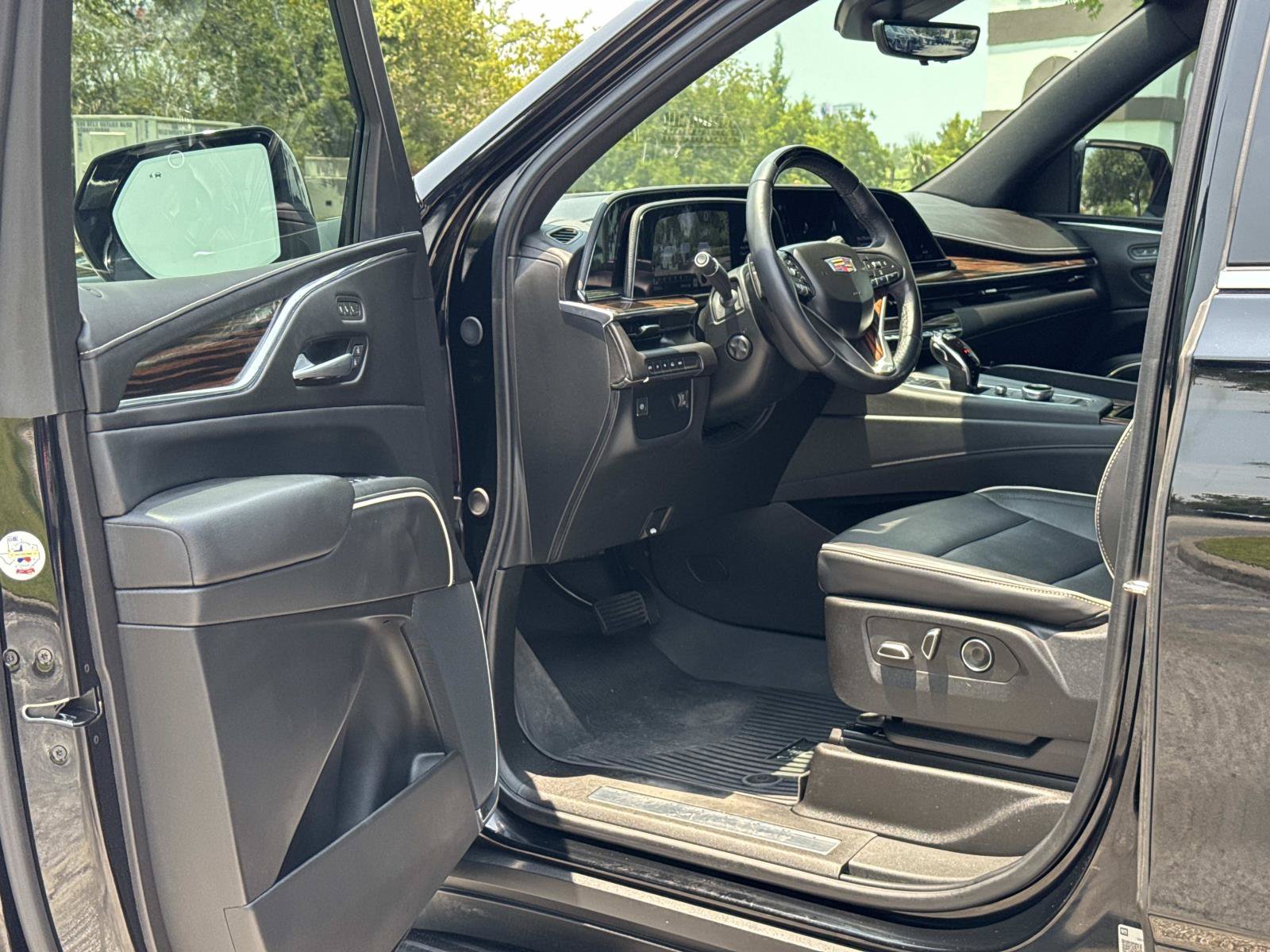 Used 2024 Cadillac Escalade Premium Luxury w/ LPO, Floor Liner Package AWD/4WD image 13