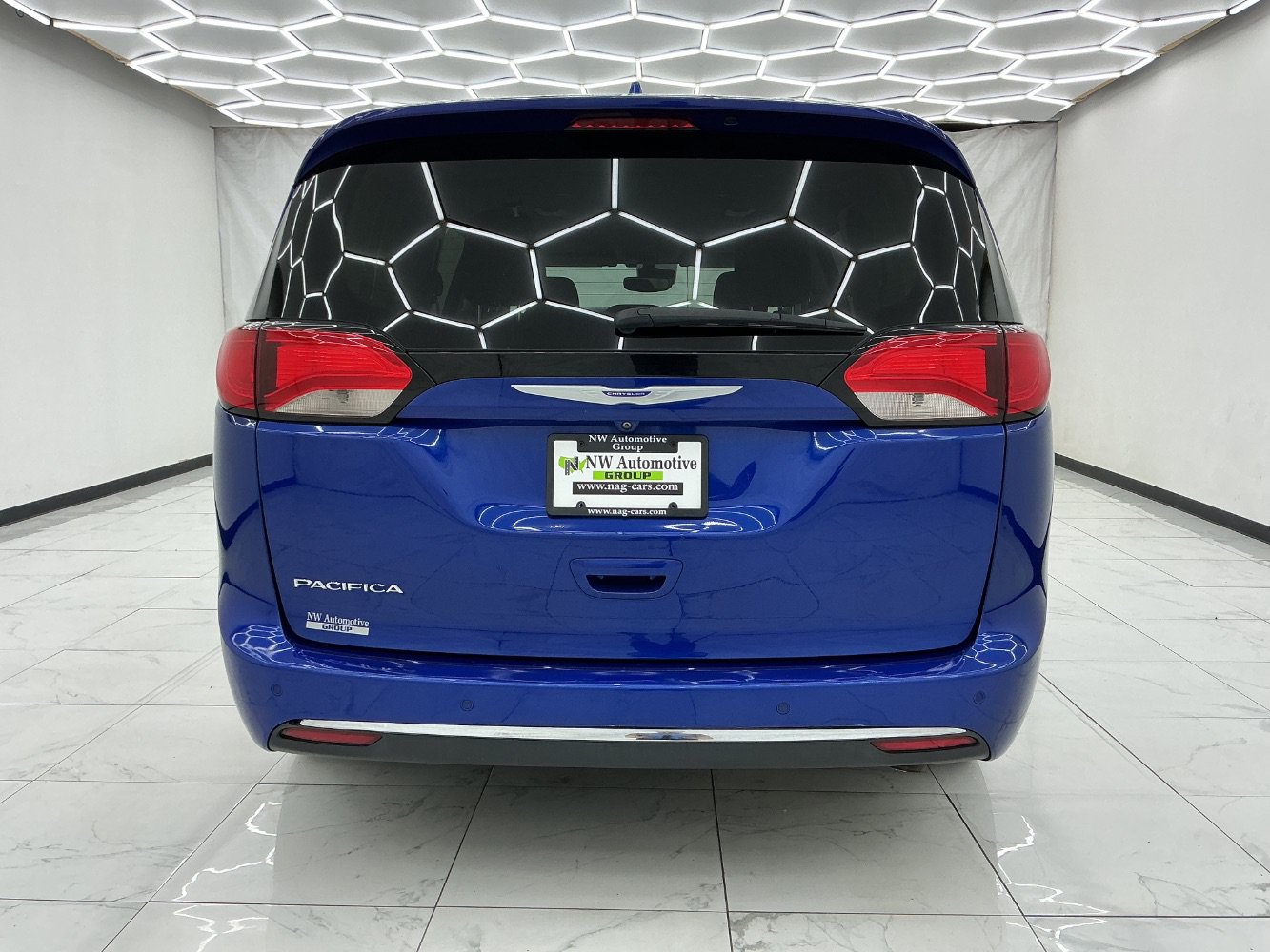Used 2020 Chrysler Pacifica Touring w/ Advanced Safetytec Group FWD image 10