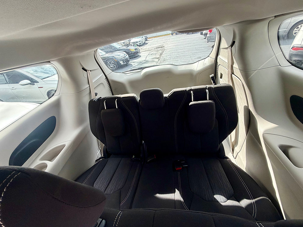 Used 2020 Chrysler Voyager L FWD image 11