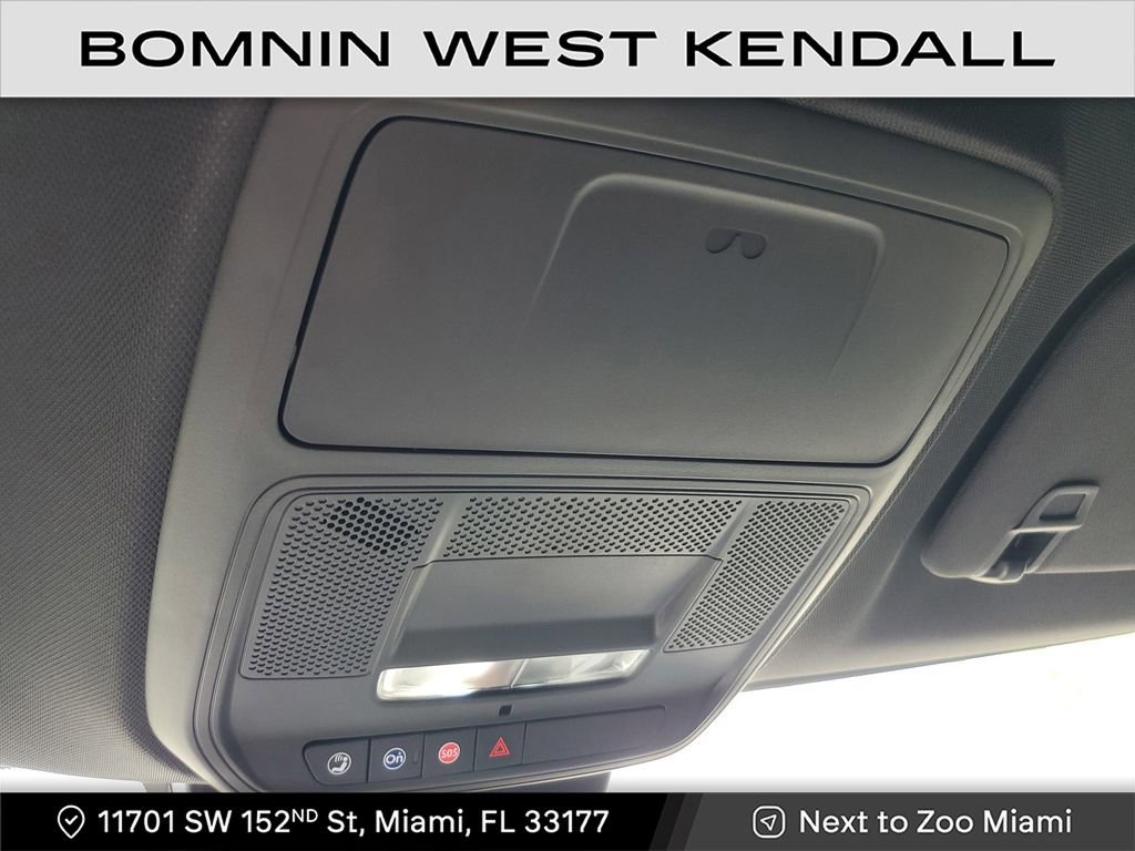 Used 2025 Chevrolet Traverse LT w/ Driver Confidence Package image 23