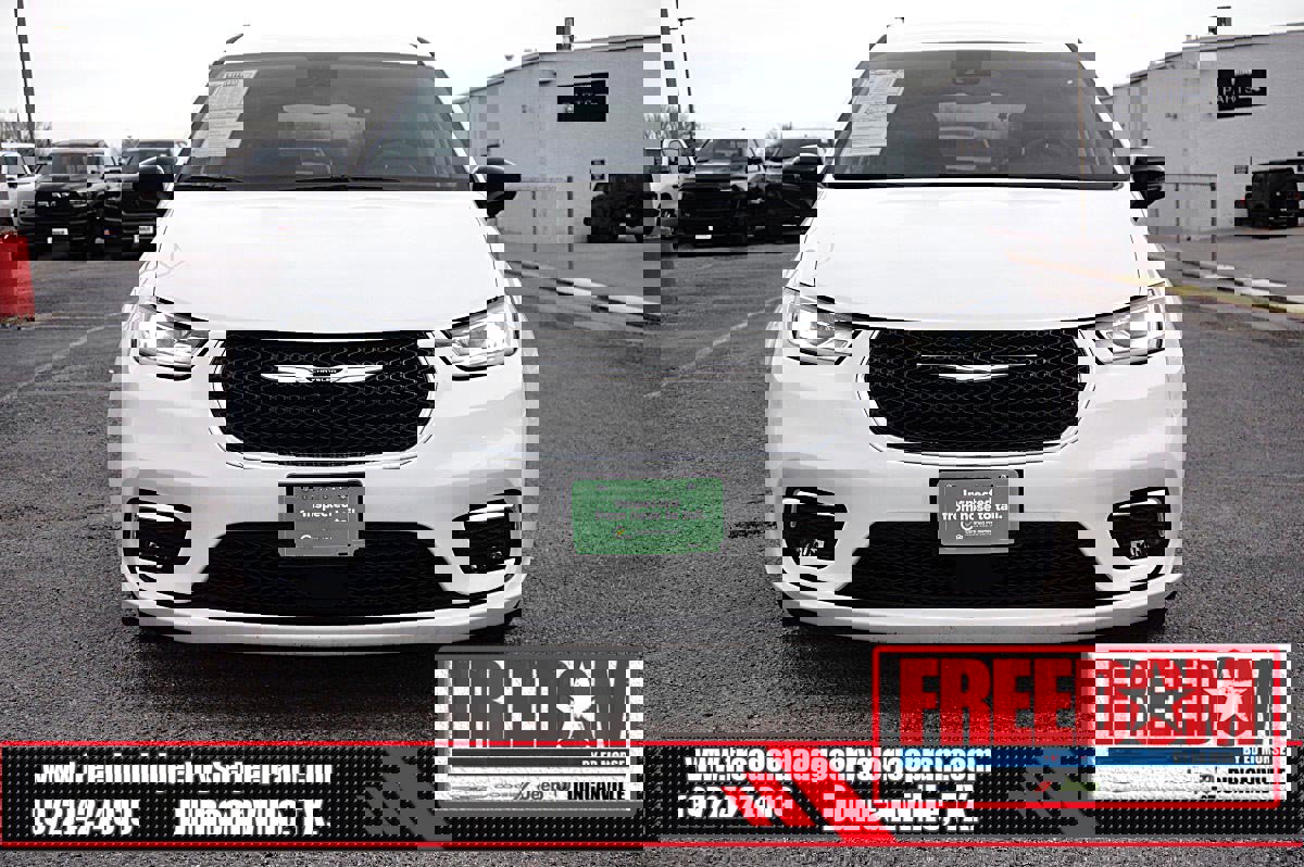 Certified 2024 Chrysler Pacifica Touring-L image 8