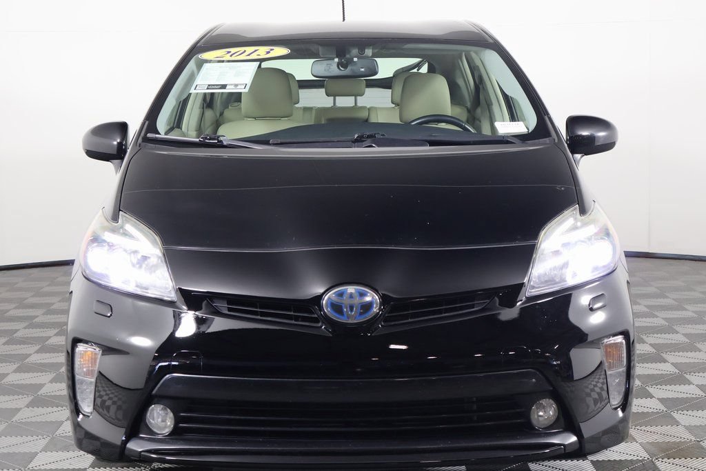 Used 2013 Toyota Prius Five FWD image 2
