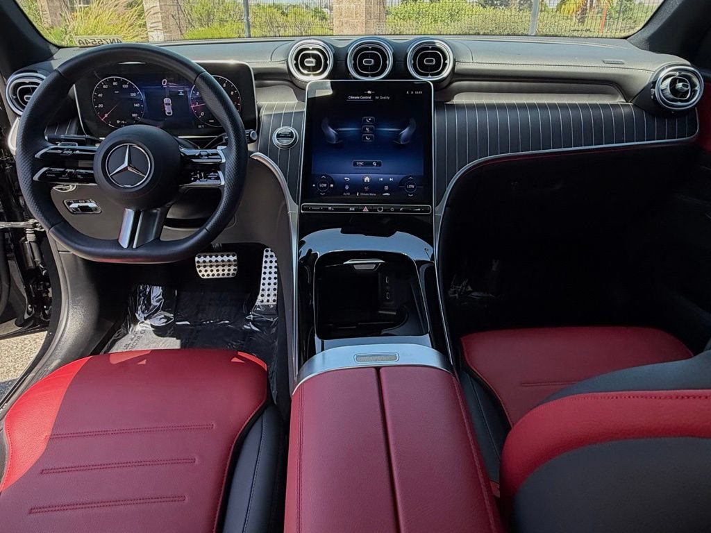 Used 2025 Mercedes-Benz GLC 300 4MATIC image 30