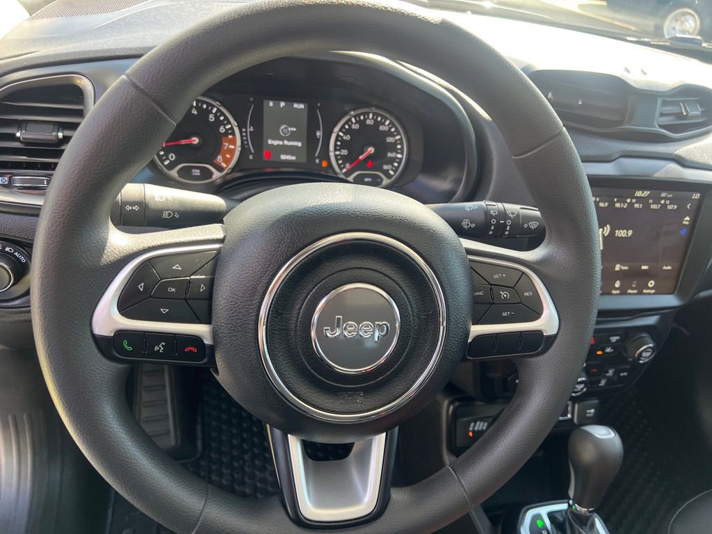 Used 2023 Jeep Renegade Latitude w/ Sun & Fun Group image 16