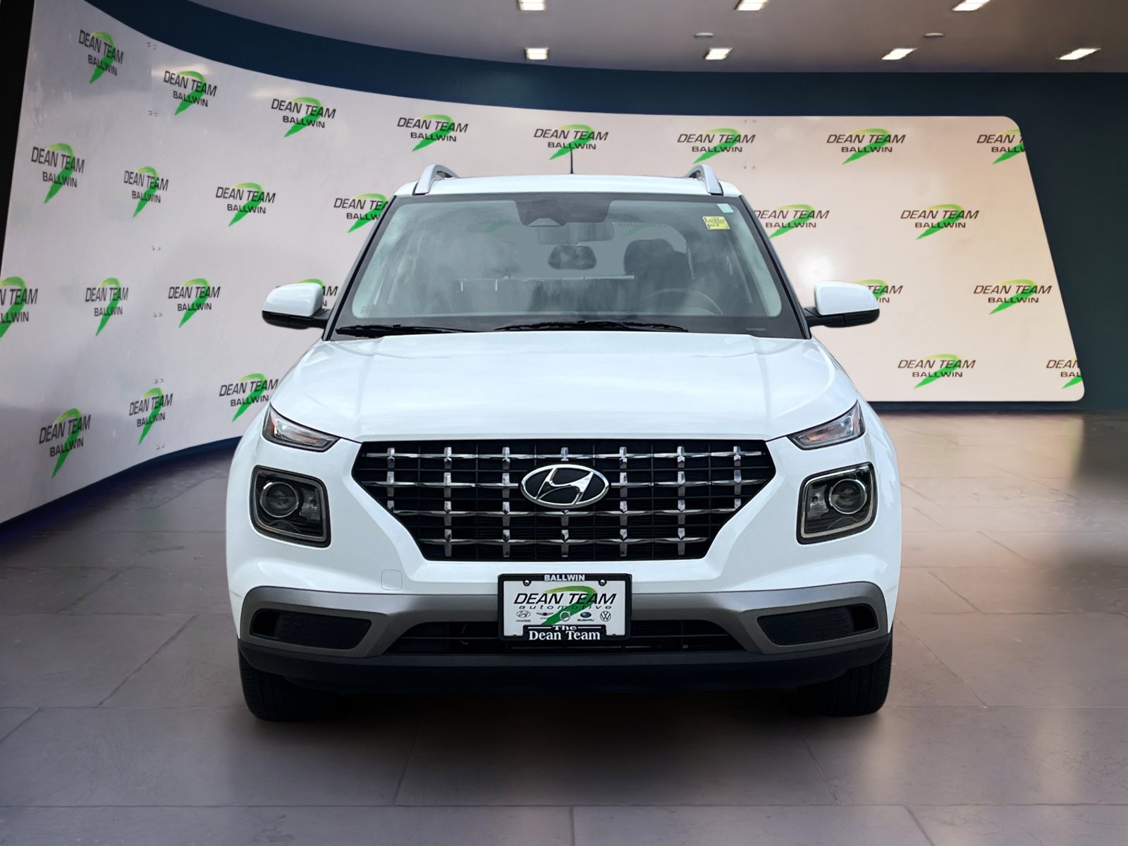 Used 2024 Hyundai Venue SEL image 2