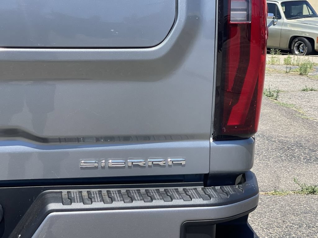 Used 2024 GMC Sierra 2500 Denali w/ Denali Reserve Package AWD/4WD image 32