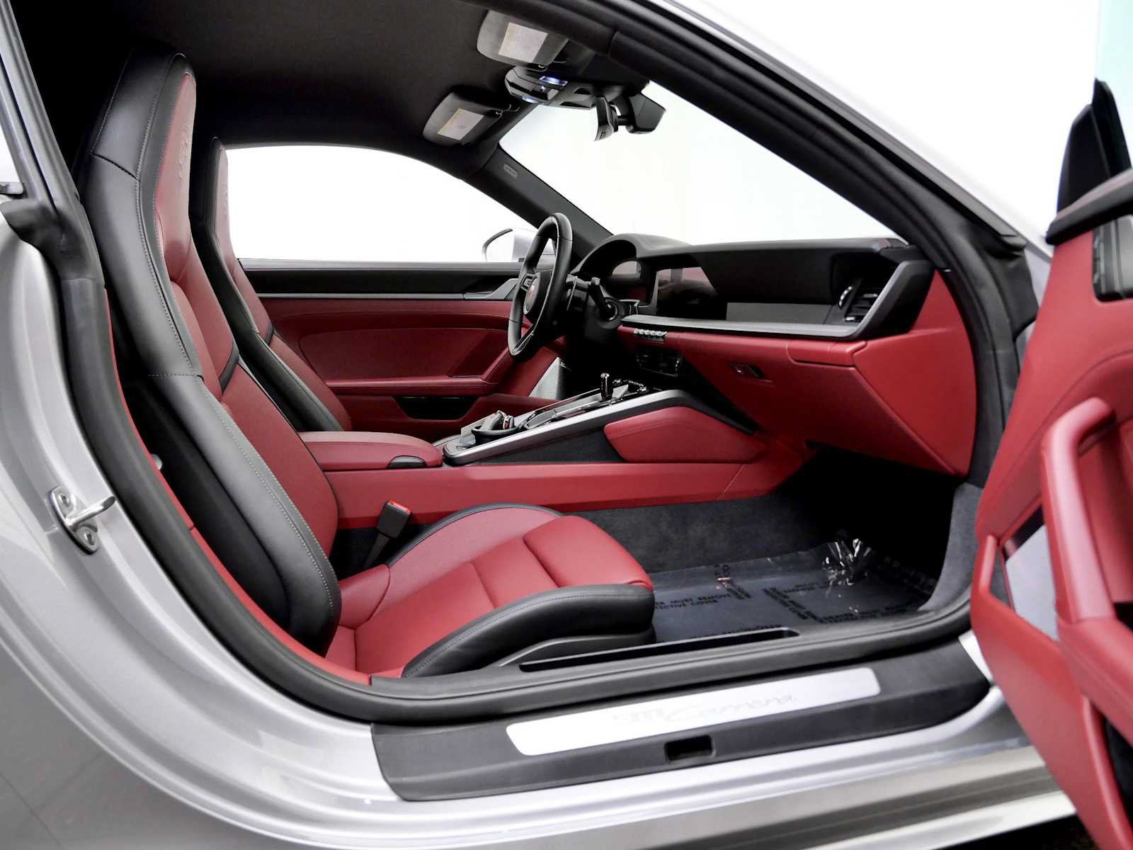 Used 2025 Porsche 911 Carrera RWD image 13
