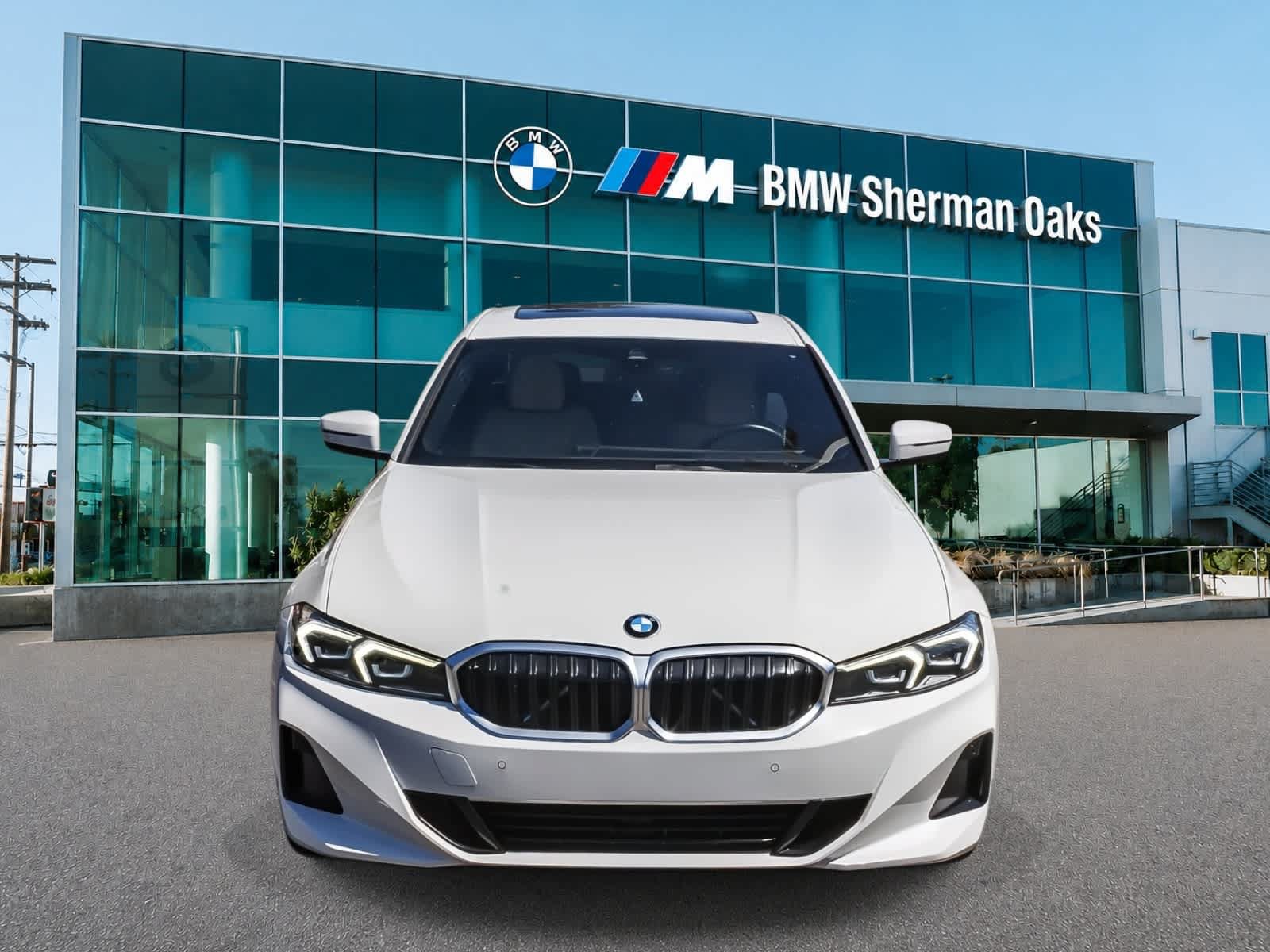 Used 2023 BMW 330i Sedan w/ Driving Assistance Package RWD image 2