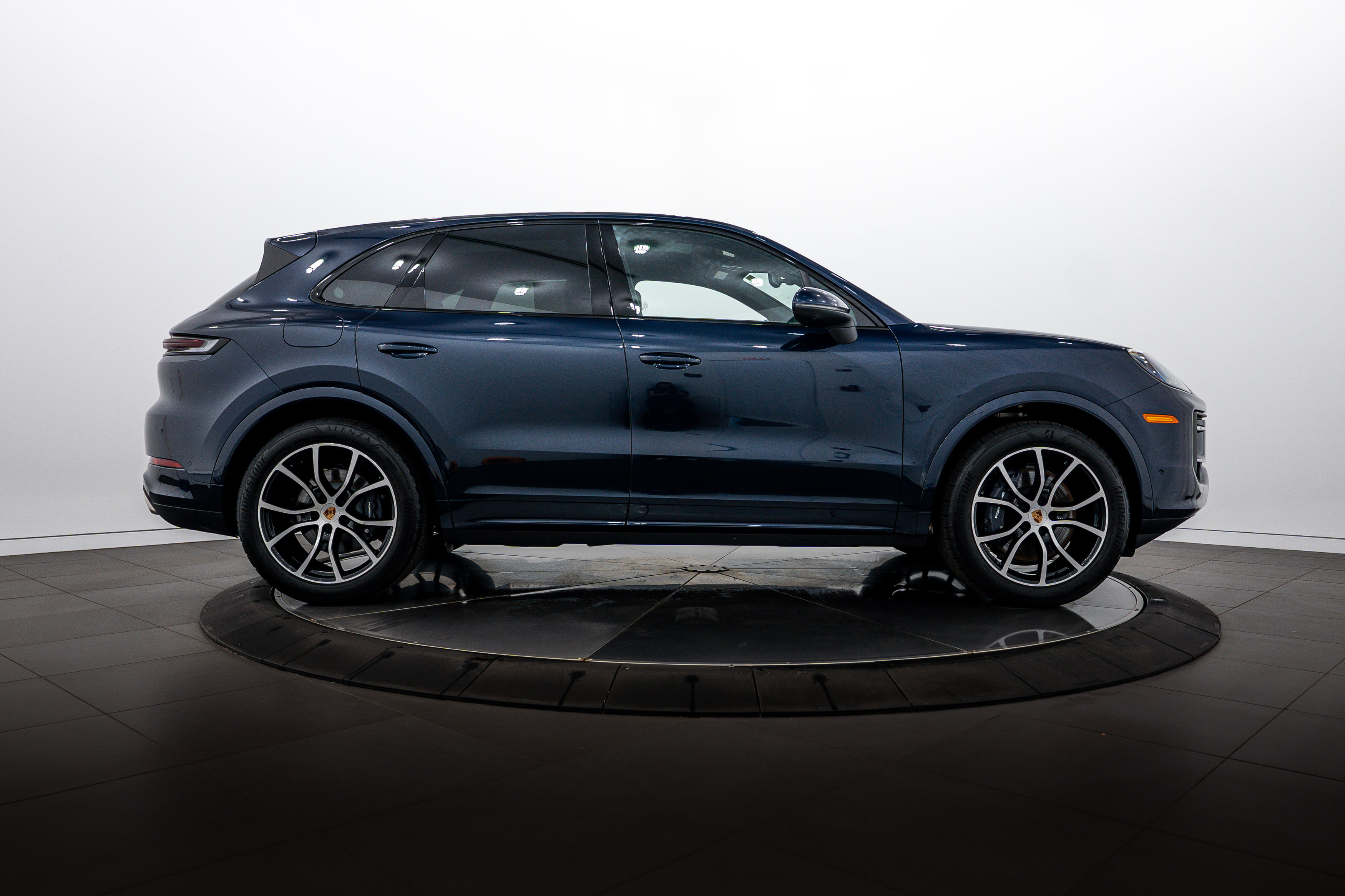 Certified 2026 Porsche Cayenne AWD/4WD image 8