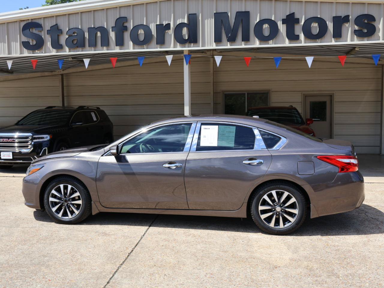 Used 2017 Nissan Altima 2.5 SL w/ 2.5 Technology Package
