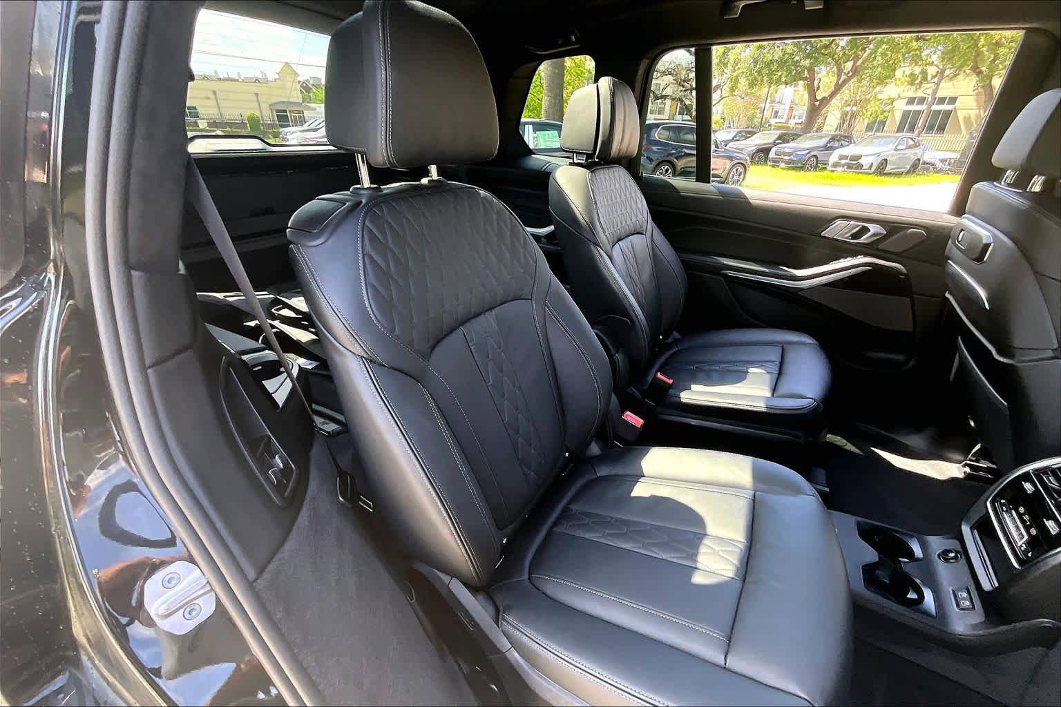 Used 2026 BMW X7 xDrive40i w/ M Sport Package AWD/4WD image 19