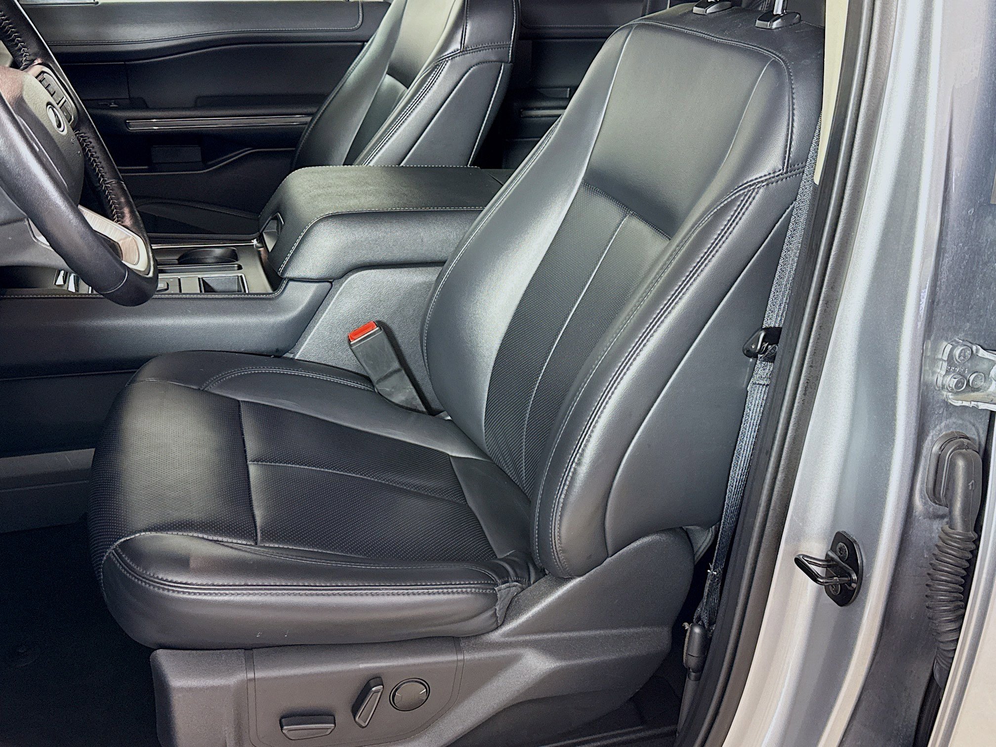 Used 2024 Ford Expedition XLT image 24