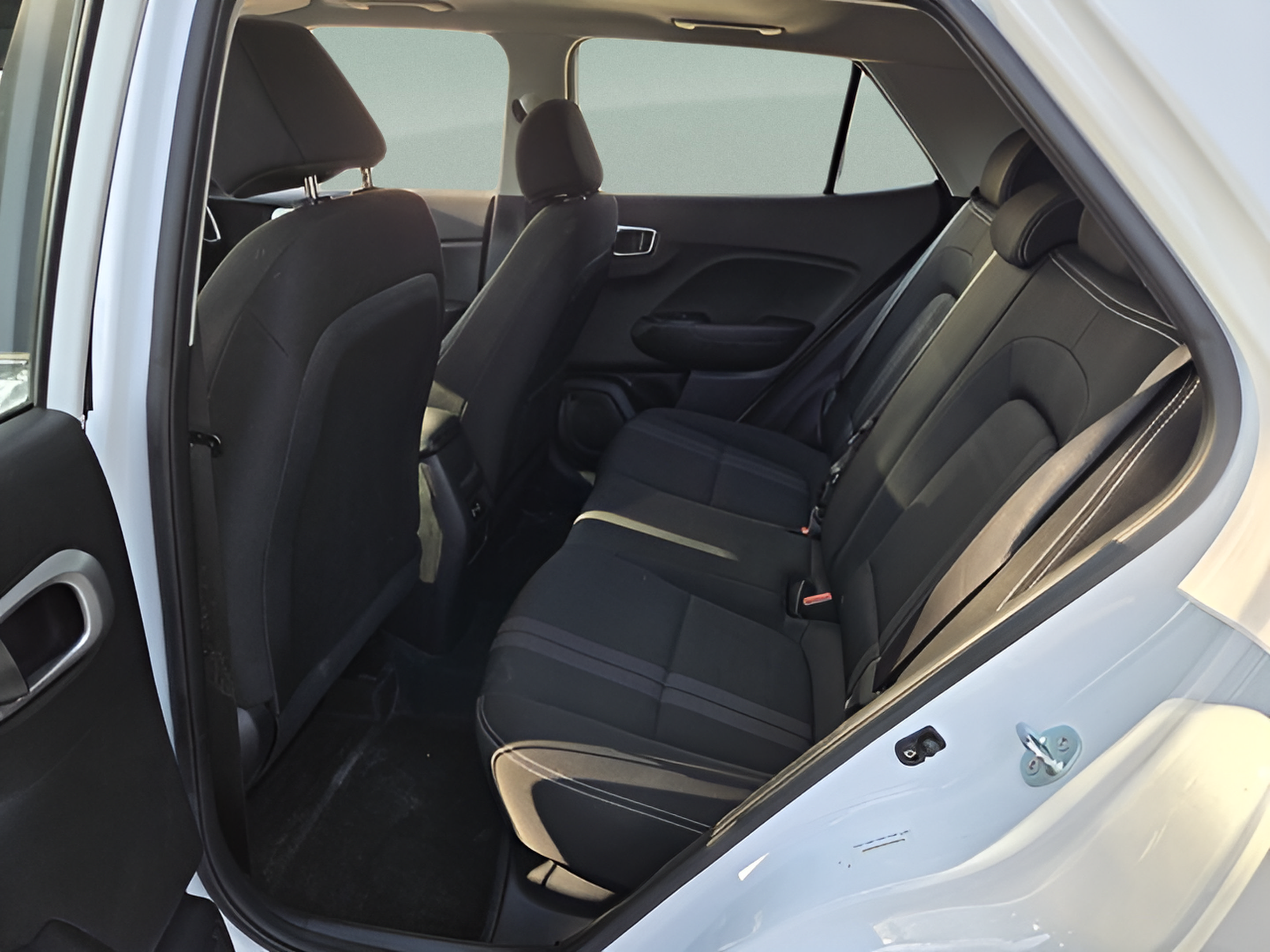 Used 2025 Hyundai Venue SEL FWD image 11