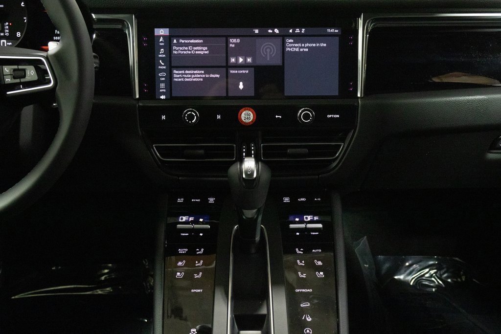 Used 2025 Porsche Macan image 16