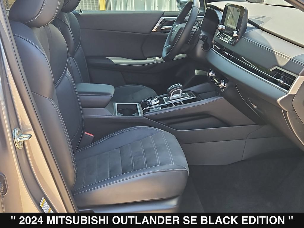 Used 2024 Mitsubishi Outlander SE Black Edition FWD image 30
