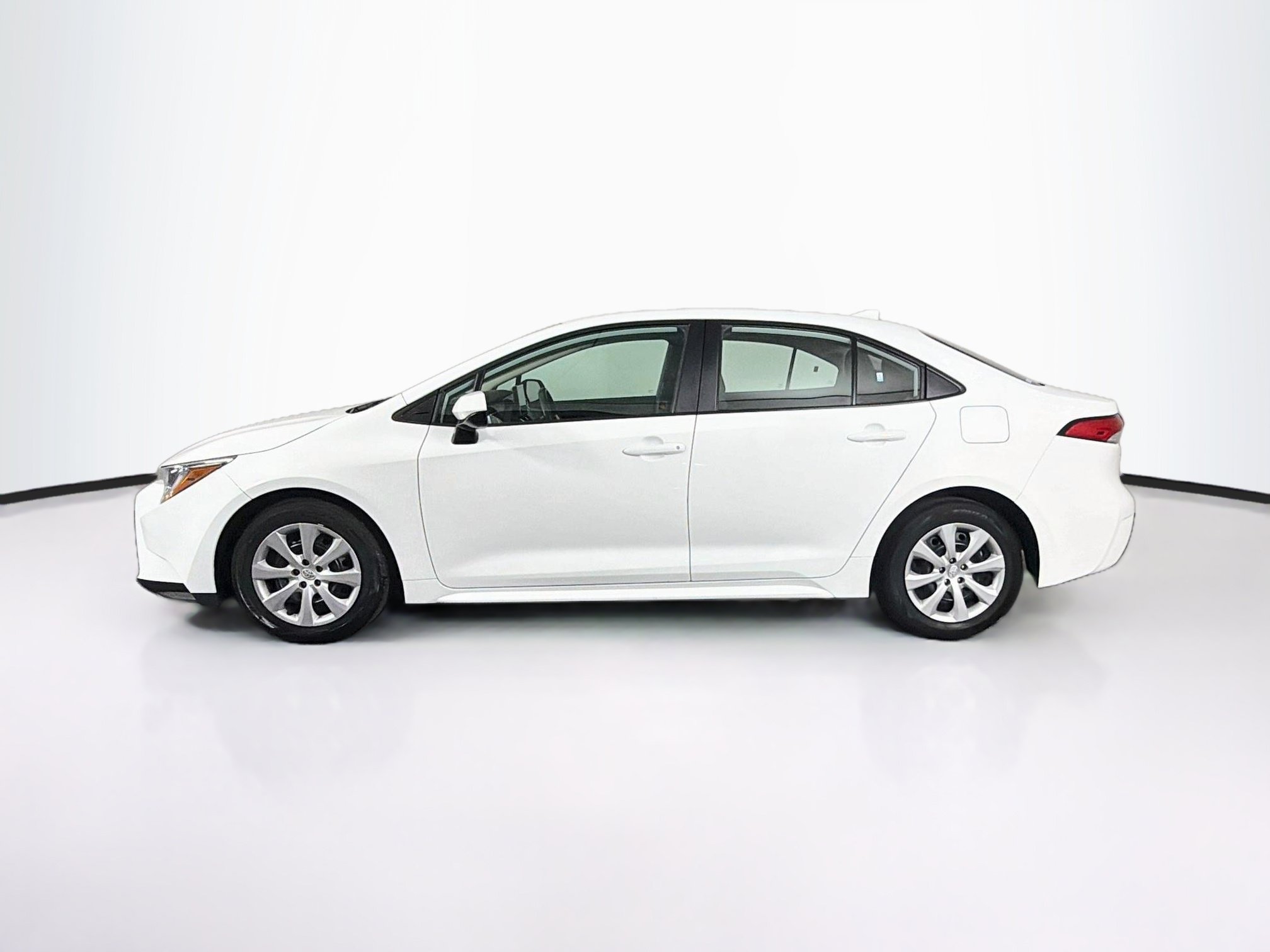 Used 2025 Toyota Corolla LE FWD image 4