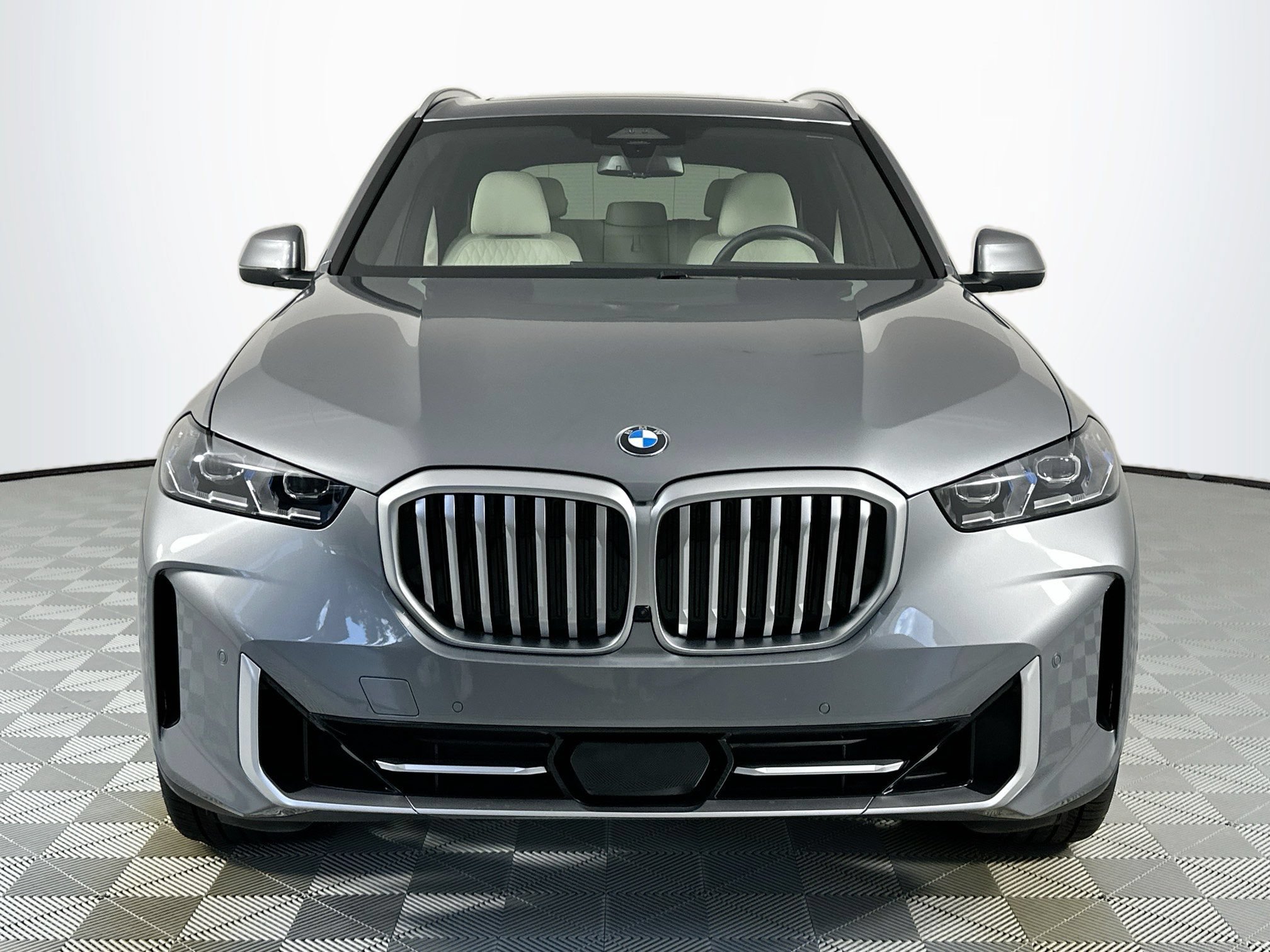 Used 2025 BMW X5 sDrive40i w/ Climate Comfort Package RWD image 2