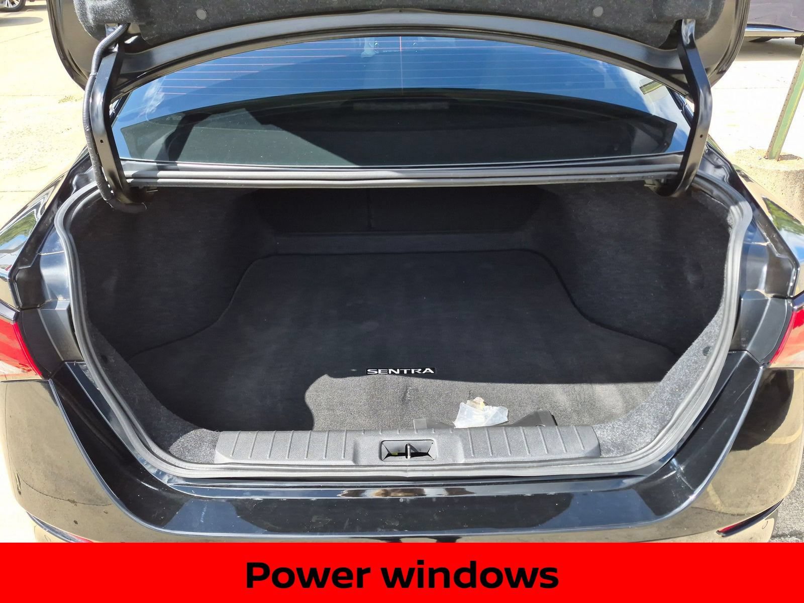Certified 2021 Nissan Sentra SV FWD image 11