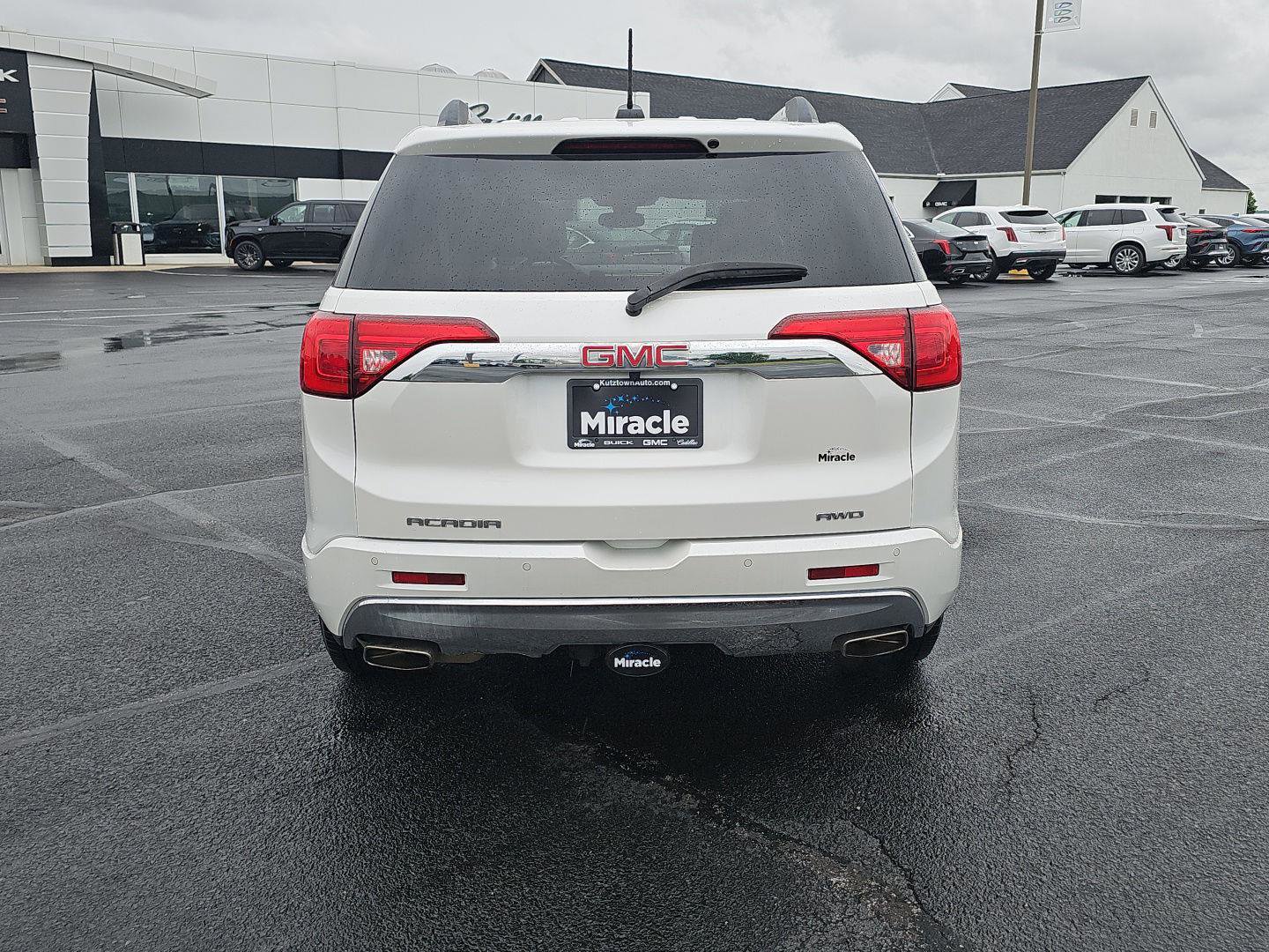 Used 2018 GMC Acadia Denali w/ Technology Package AWD/4WD image 6