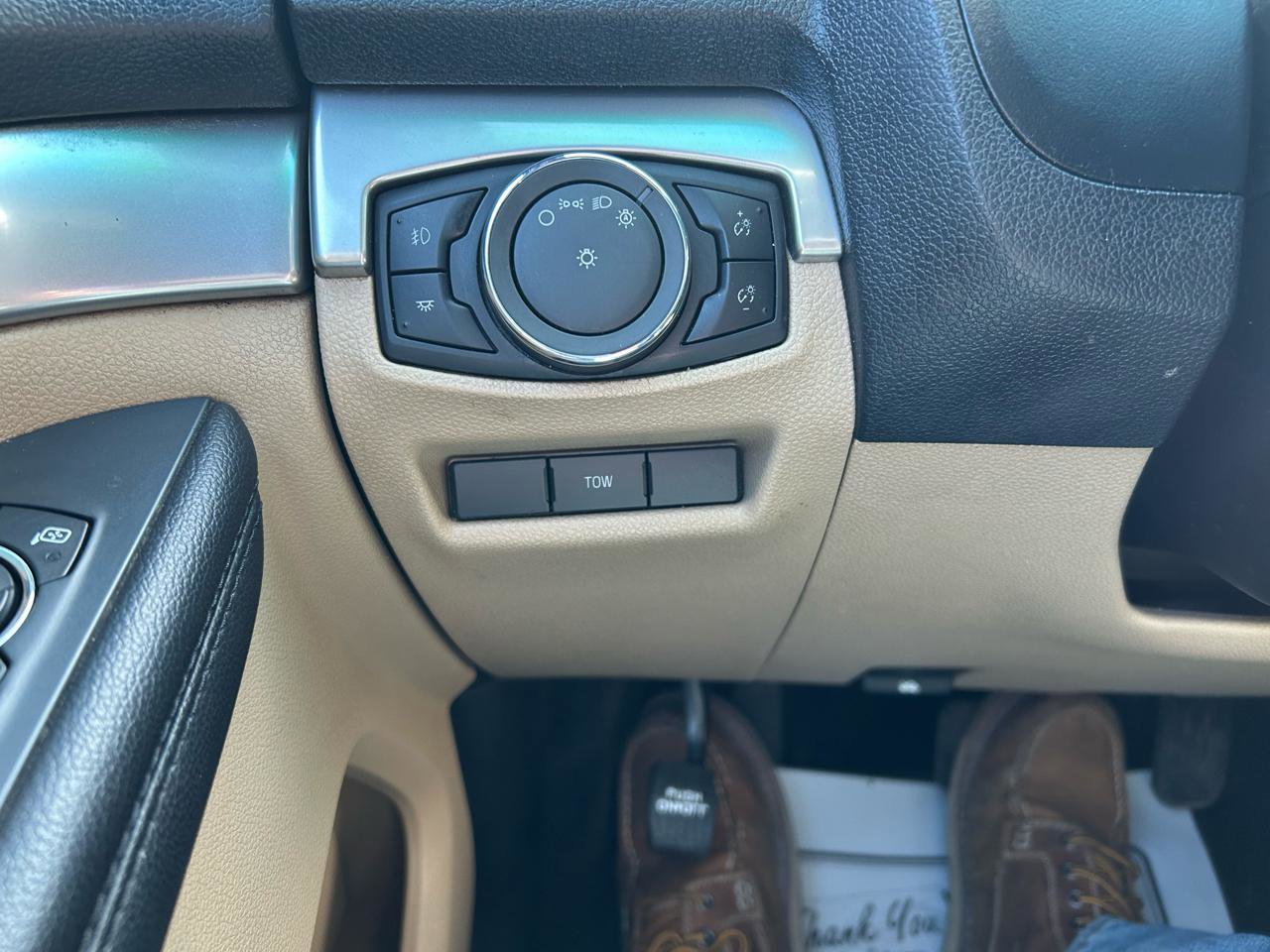 Used 2016 Ford Explorer XLT image 28