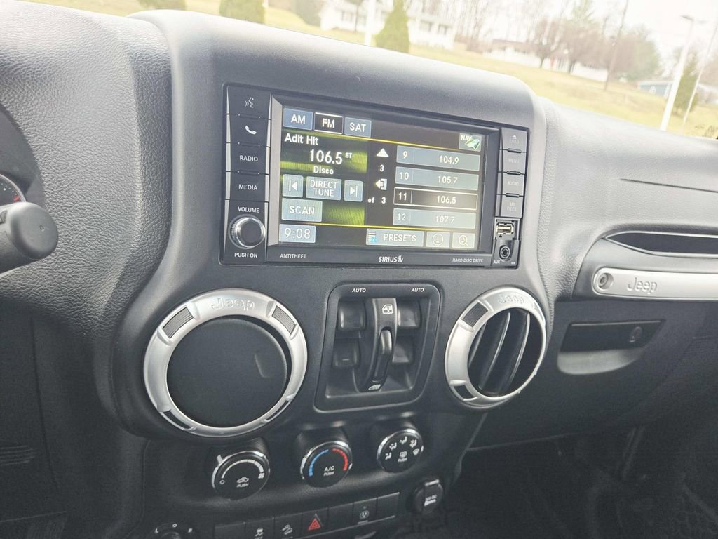 Used 2015 Jeep Wrangler Unlimited Sahara image 27