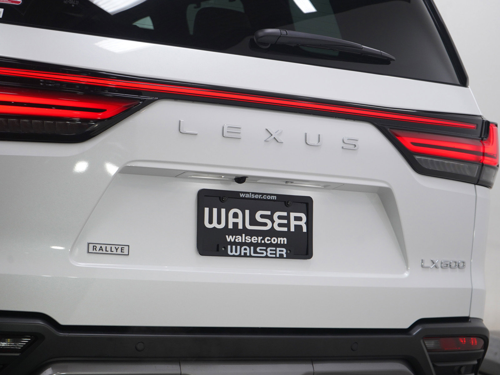 Used 2025 Lexus LX 600 4WD w/ Accessory Package (2T) image 11