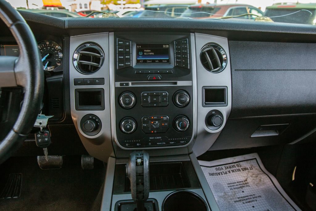 Used 2017 Ford Expedition XLT w/ Equipment Group 201A AWD/4WD image 15