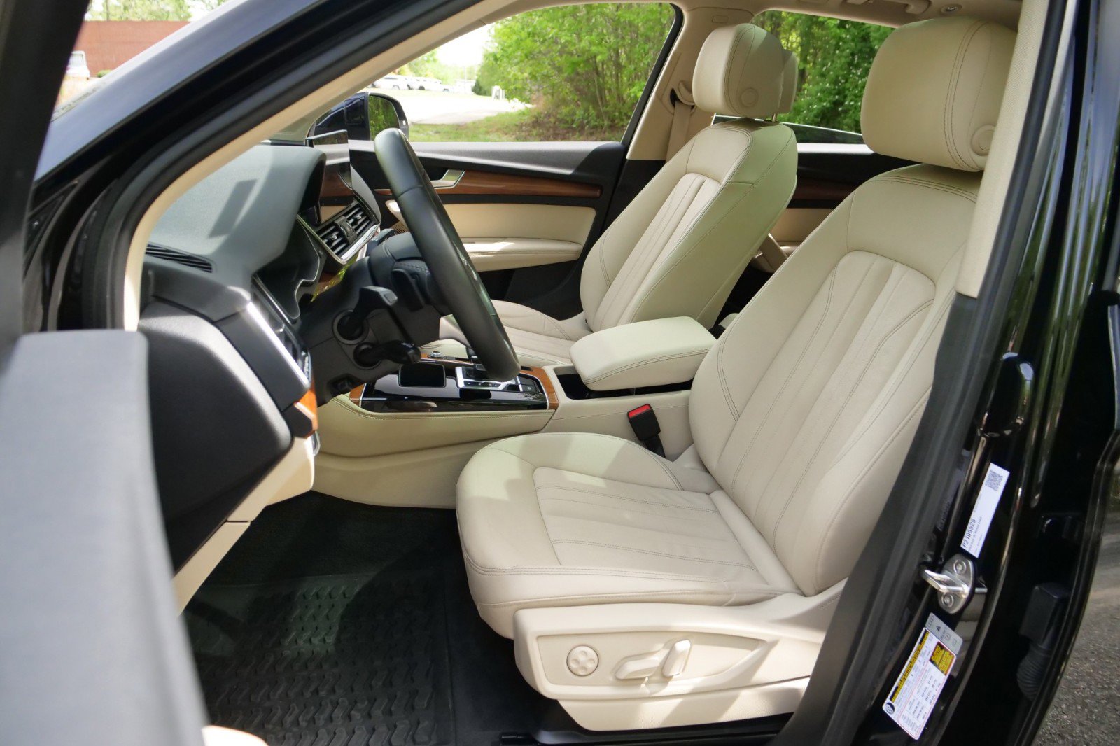 Used 2023 Audi Q5 2.0T Premium Plus w/ Premium Plus Package AWD/4WD image 3