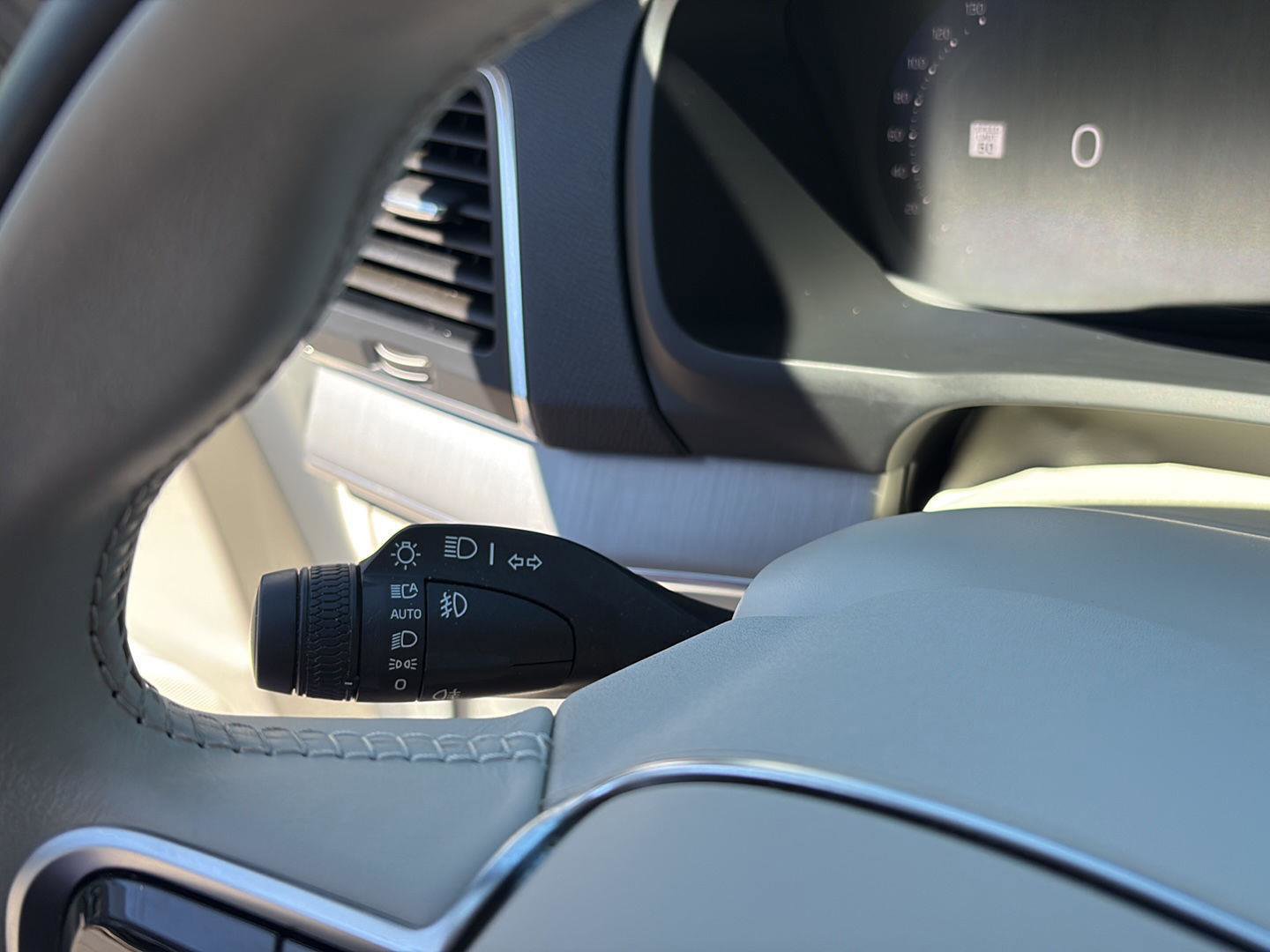 Used 2025 Volvo XC90 B5 Core w/ Climate Package AWD/4WD image 27