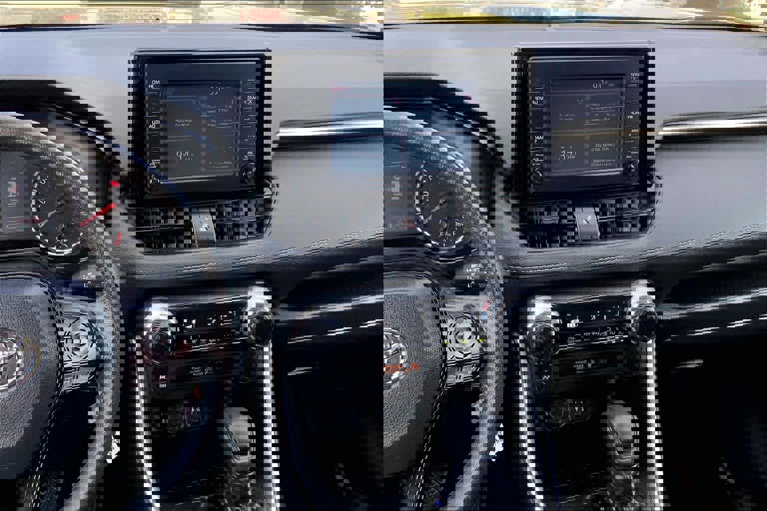 Used 2019 Toyota RAV4 LE image 7